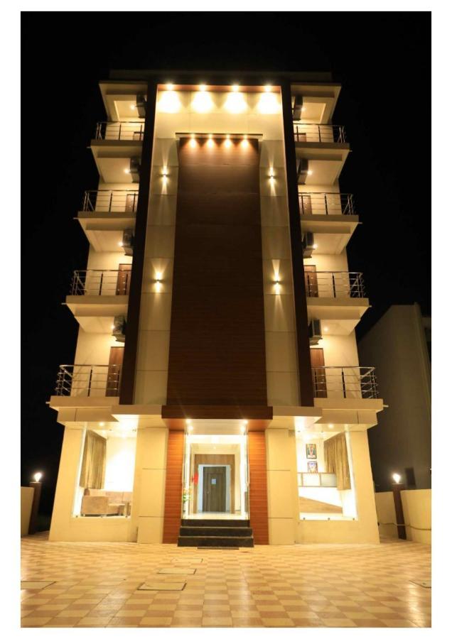 Hotel Scintilla Сомнатг Екстер'єр фото