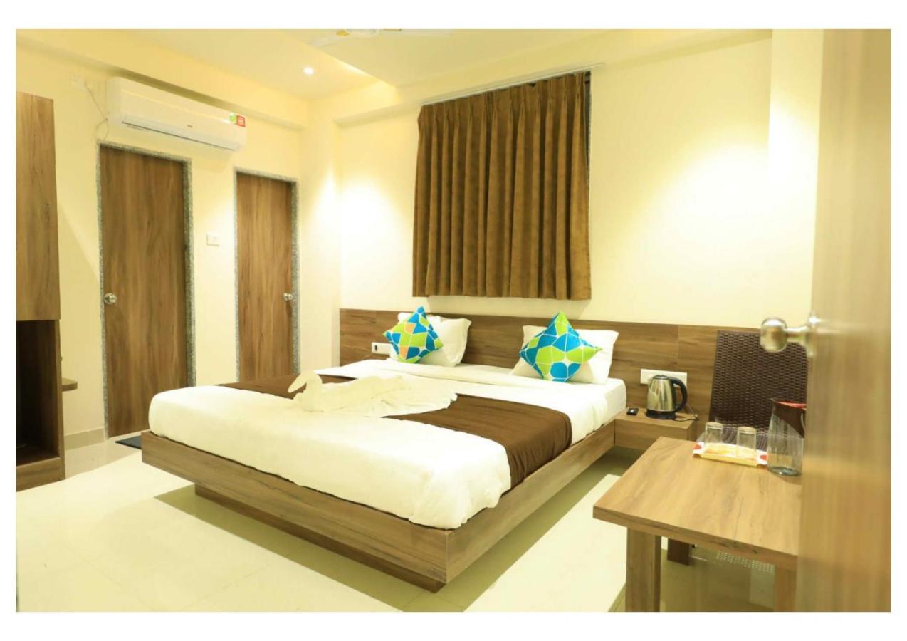 Hotel Scintilla Сомнатг Екстер'єр фото