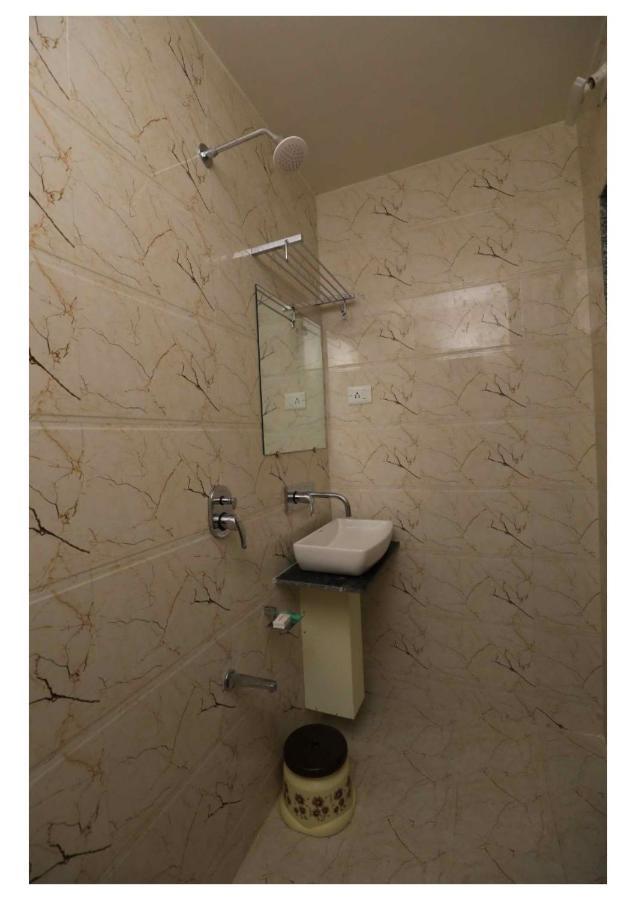 Hotel Scintilla Сомнатг Екстер'єр фото