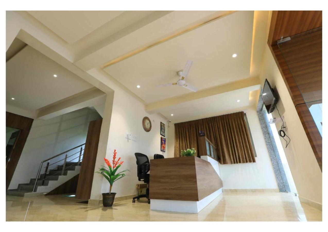 Hotel Scintilla Сомнатг Екстер'єр фото